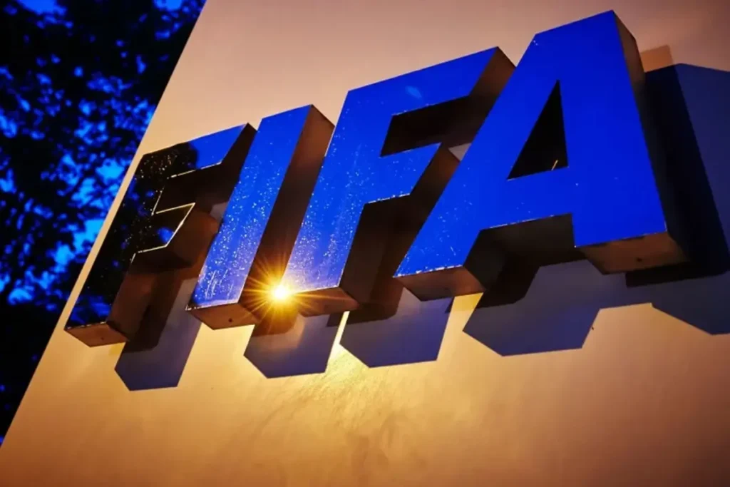 adana-demirspor-fifa-tarihine-gecti-18946704_1968_amp