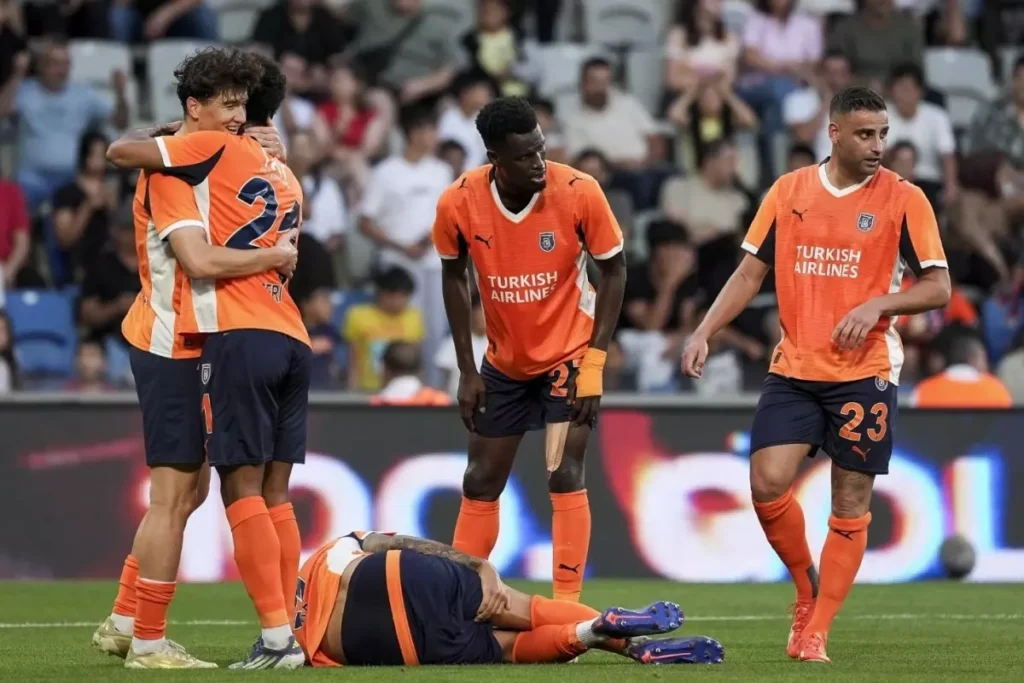 basaksehir-uefa-konferans-ligi-nde-play-off-18944750_1439_amp